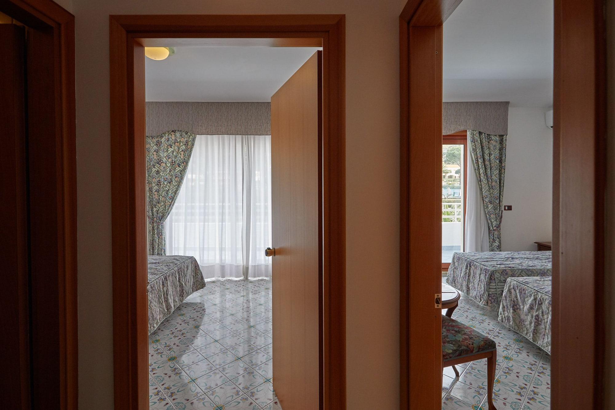 Club Residence La Castellana ベルヴェデーレ・マリッティモ エクステリア 写真