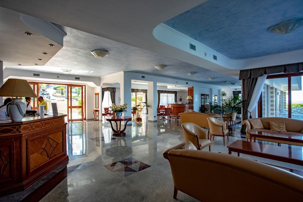 Club Residence La Castellana ベルヴェデーレ・マリッティモ エクステリア 写真