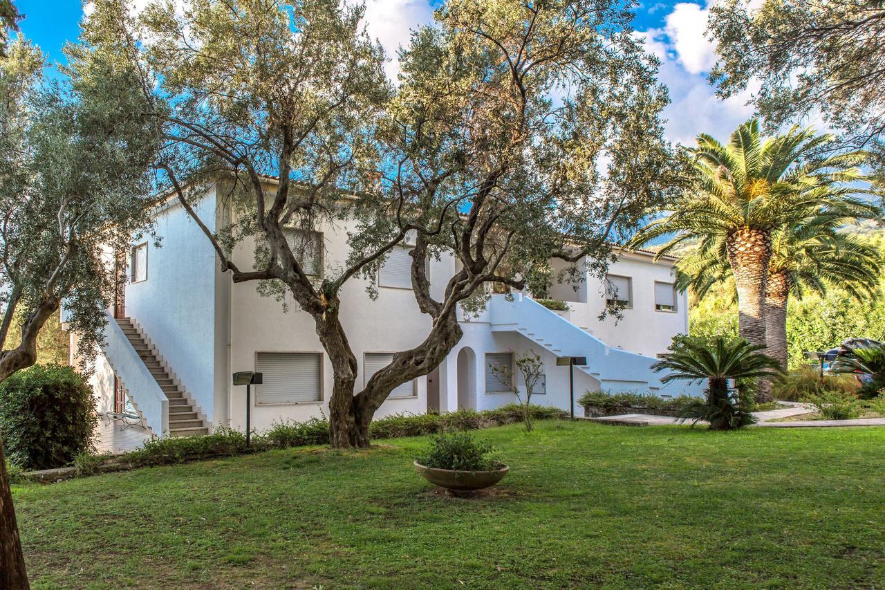Club Residence La Castellana ベルヴェデーレ・マリッティモ エクステリア 写真